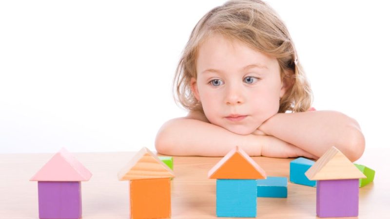 آیا دوزبانه بودن به کودکان مبتلا به اوتیسم کمک می‌کند؟